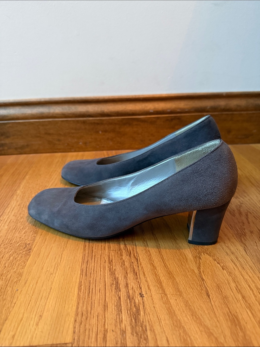 St. John dark gray suede heels pumps Made In Italy 7.5 AA Narrow - Picture 5 of 8
